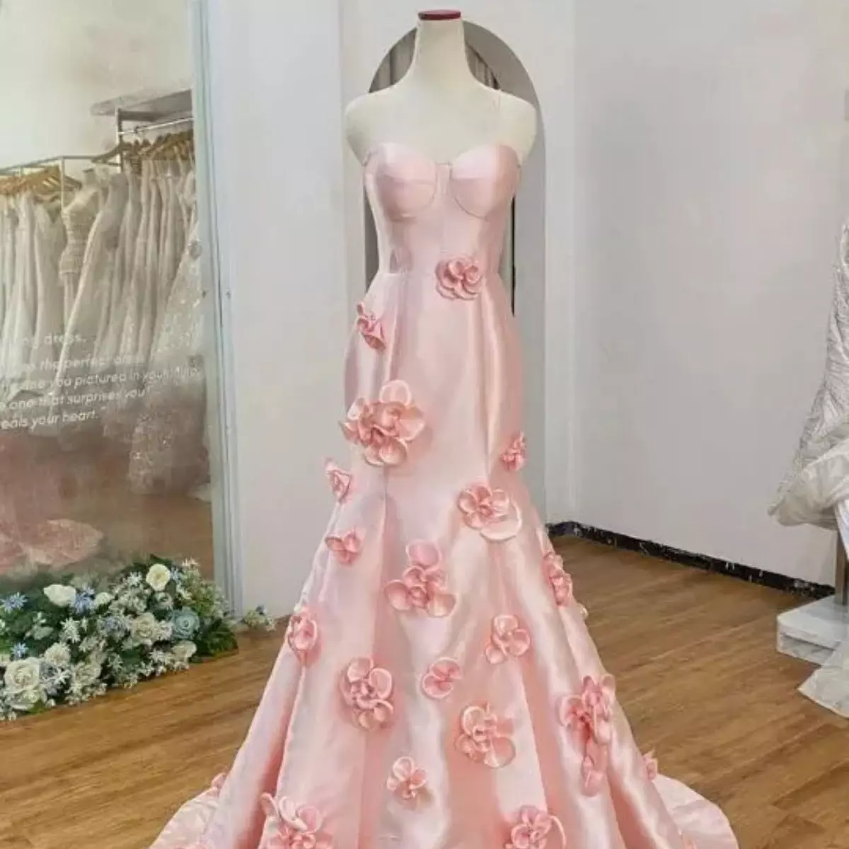 Pentingnya Fitting Gaun Sebelum Menentukan Pilihan